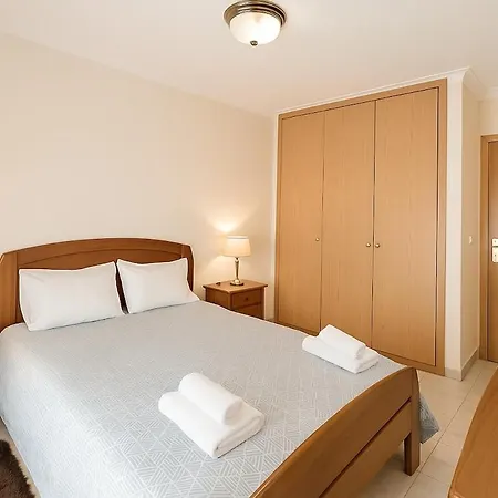 10 Min Walk To Rocha *