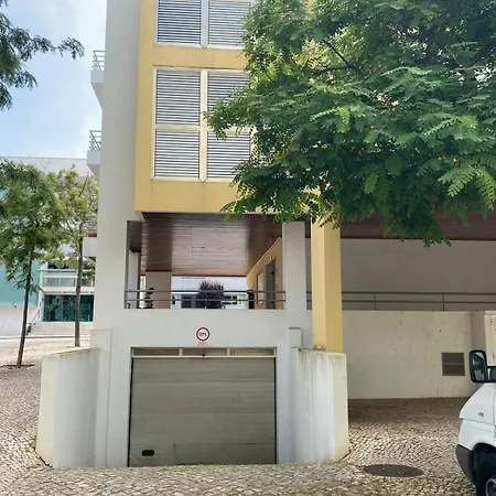 10 Min Walk To Rocha *